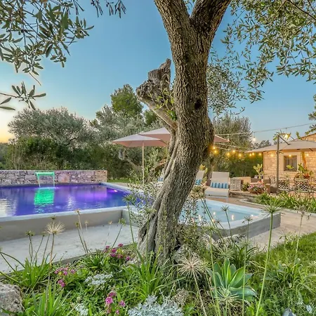 Trulli Terra Magica B&B 4*